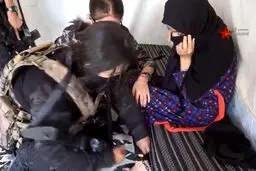 لحظە آزاد کردن دختر ربوده‌شده توسط داعش