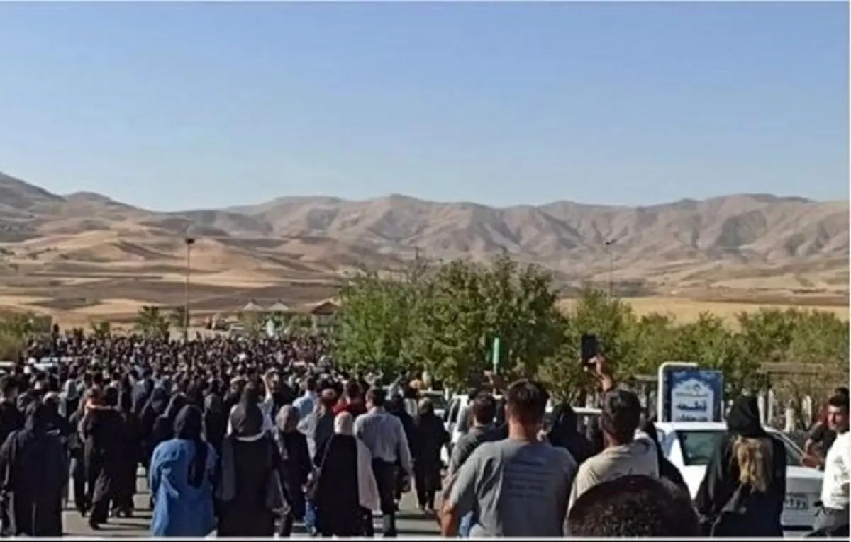 مهسا امینی در زادگاهش به خاک سپرده شد