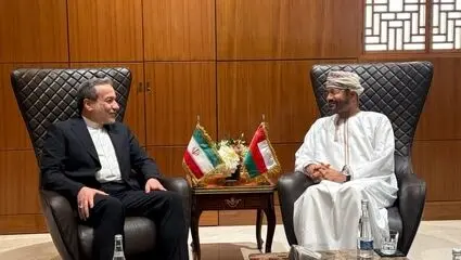 دیدار عراقچی با وزیرخارجه میانجی با آمریکا 