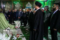 تصاویر اعضای مجمع تشخیص مصلحت در حرم امام راحل