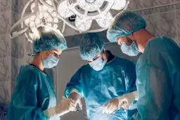 اگر این جراح قلابی را می‌شناسید به پلیس مراجعه کنید +عکس