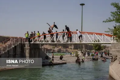شنا در رودخانه