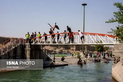 شنا در رودخانه