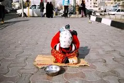 روزنامه کیهان: مردم فقیر نیستند بلکه سطح توقعشان بالا رفته