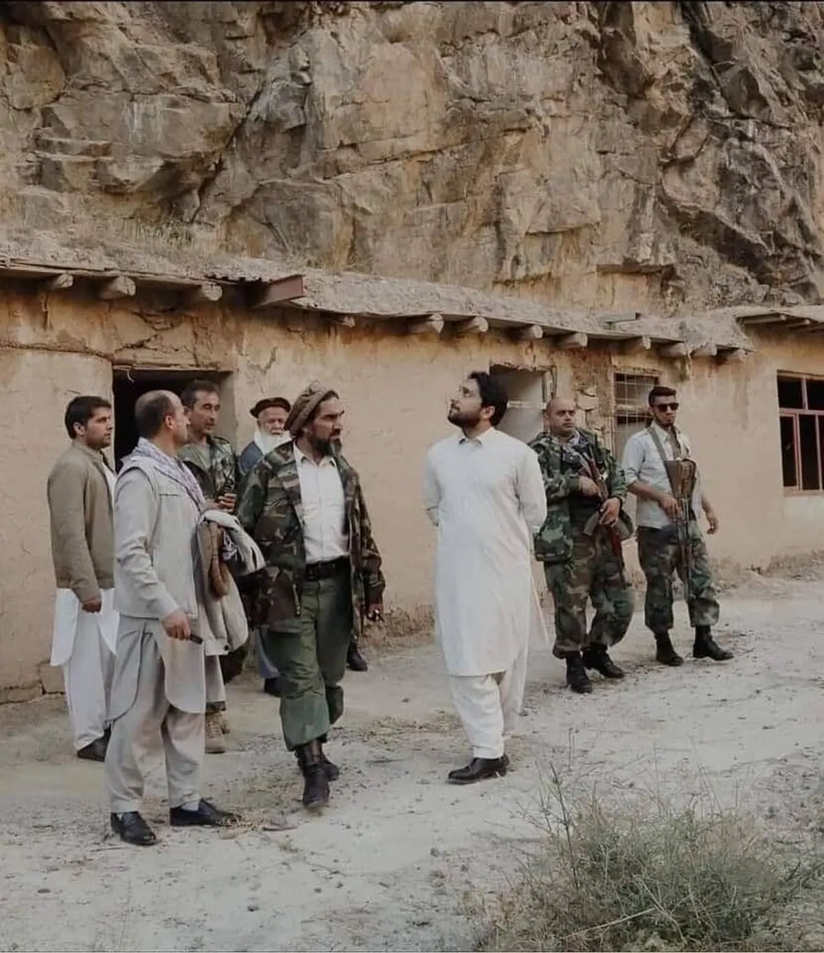 احمد مسعود کجاست؟