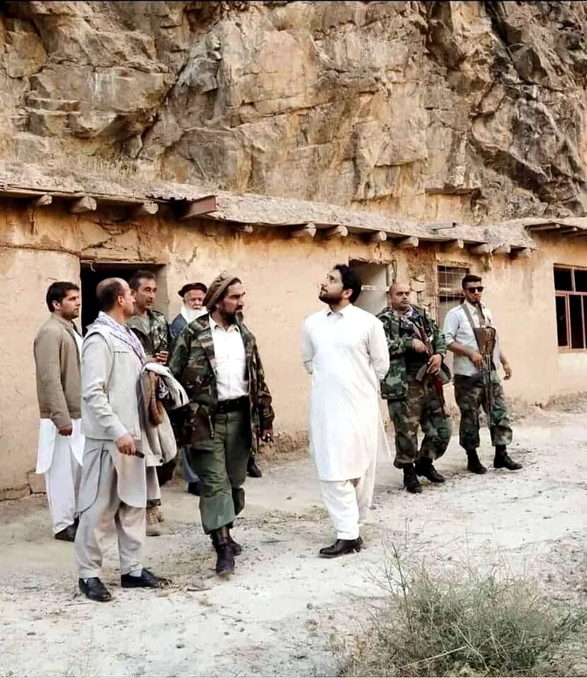 احمد مسعود کجاست؟