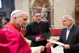 دیدار وزیر گردشگری با پاپ جدید/ صالحی امیری: ما آمده‌ایم تا صدای ایرانِ صلح‌طلب را به گوش جهان برسانیم