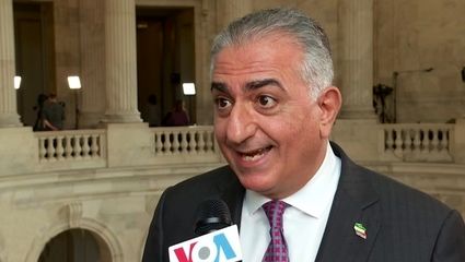 استندآپ کمدی رضا پهلوی در مراسم درگذشت برادرش