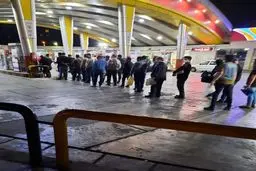 تصاویر صف مردم در پمپ بنزین ها با دبه و گالن