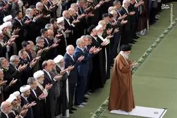  تصاویر اقامه نماز عید فطر به امامت رهبر انقلاب