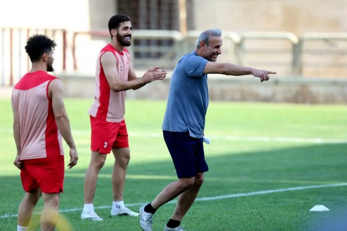 قهقهه در اردوگاه پرسپولیس پیش از پرواز به تبریز