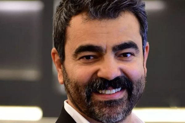 شباهت بهزاد خلج (اجل) به مادرش در شبکه‌های اجتماعی جلب توجه کرد +عکس