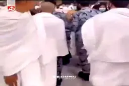 لحظه دستگیری بانویی در مسجدالحرام با پرچم فلسطین
