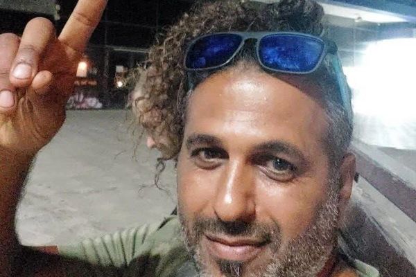لحظه هلاکت یک صهیونیست توسط یک کوسه در دریا