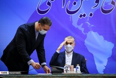 نشست روسای نمایندگی های سیاسی خارجی مقیم تهران با وزیر امور خارجه