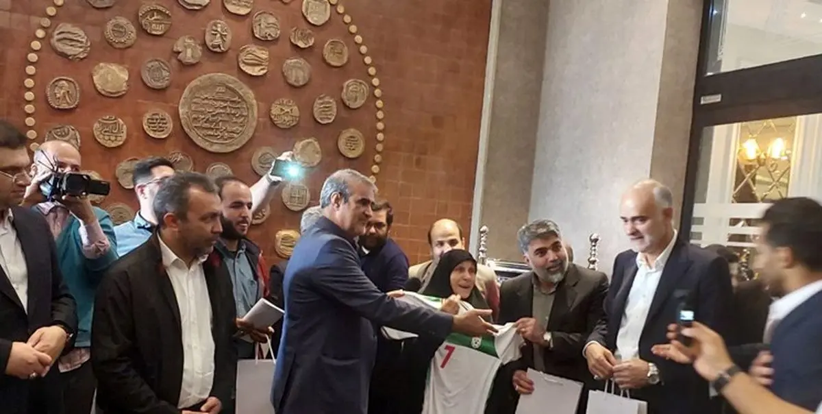 مراسم بدرقه تیم ملی فوتبال از زیر قرآن به جام جهانی