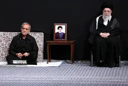 تصاویر اولین شب مراسم عزاداری با حضور رهبر انقلاب