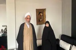 دختر امام خمینی: رهبری در مواضع خود همچون امام، شجاع و باصلابت هستند