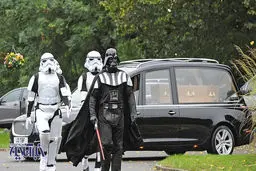 تصاویر عجیب‌ترین مراسم تدفین تاریخ؛ تشییع فضایی