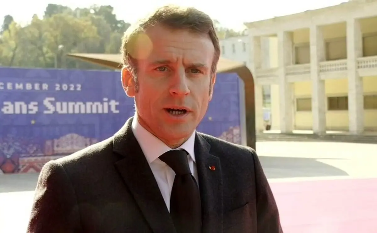 آغوش و بوسه عجیب مکرون برای زلنسکی