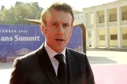  بزن بزن میکروفون شبکه العالم با رویترز و دویچه‌وله در مقابل مکرون