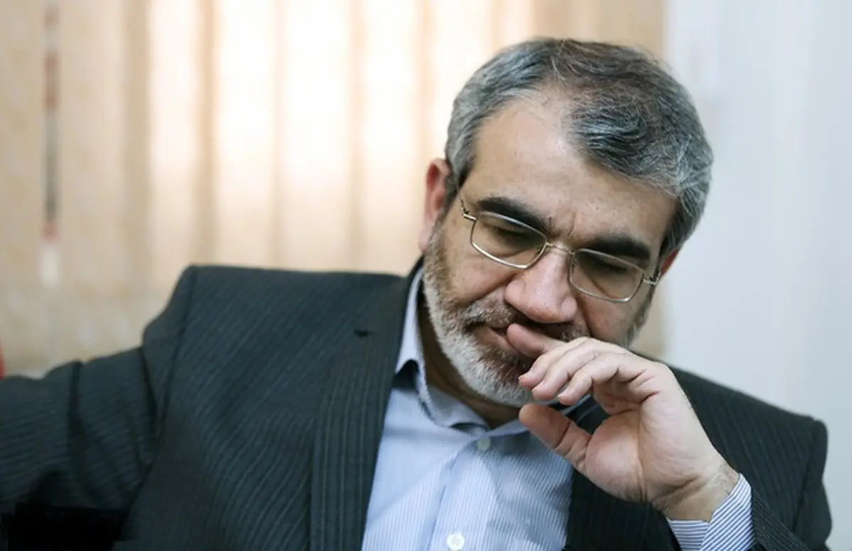 کدخدایی به چه کسی طعنه می زند؟