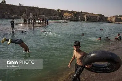 شنا در رودخانه