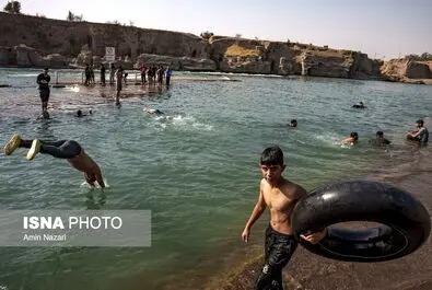 شنا در رودخانه