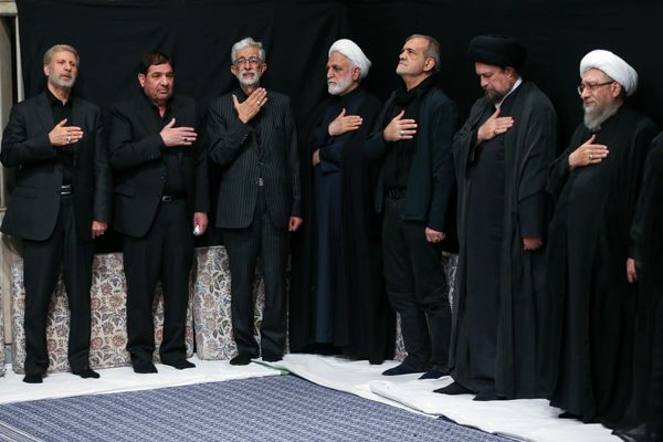 عزاداری مقامات کشوری و لشکری در حسینیه امام خمینی (ره) + عکس