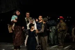سرگردانی دو ساله؛ ۸۴۰ هزار افغان همکار آمریکا همچنان در انتظار اسکان مجدد