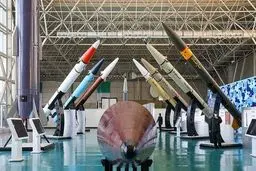  رونمایی از موشک قدیر و فتح در رزمایش دریایی سپاه