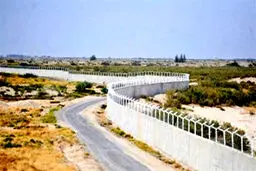 انسداد مرزهای شرقی با احداث دیوار و پرواز پهپادها