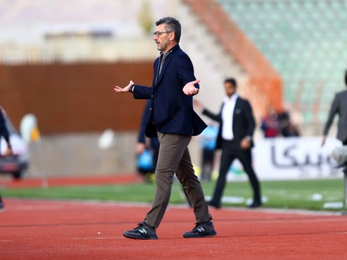 سرمربی یونانی  گل گهر و فرصت رهایی از میانه جدول