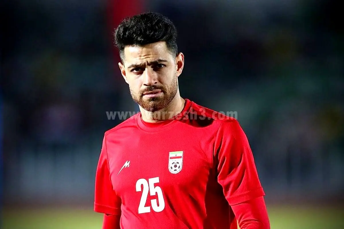 پور  علی گنجی لباس پرسپولیس را نگه داشت