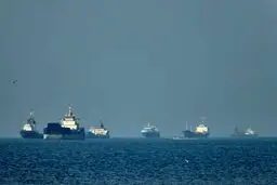 اخطار ایران:به تنگه هرمز نزدیک نشوید