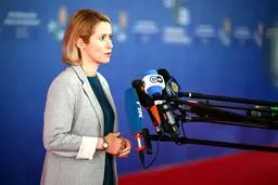 کالاس: برای باز ماندن تنگه هرمز تلاش می‌کنیم