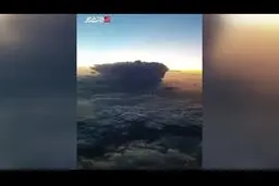 تصاویر دیدنی رعد و برق از داخل یک هواپیما