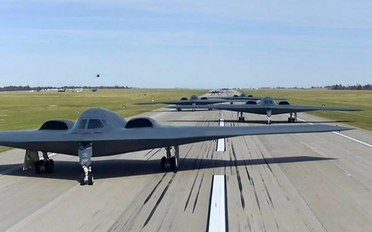 استقرار بمب افکن های اتمی B۲ آمریکا در نزدیکی ایران