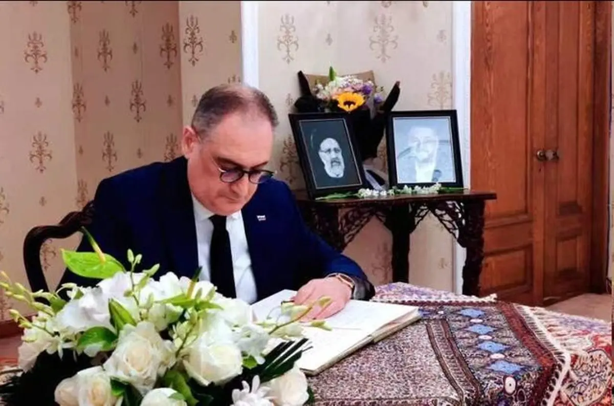 ابراز همدردی سفرا و دیپلمات های مقیم پکن با ایران در محل سفارت کشورمان