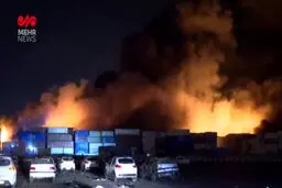 آخرین وضعیت بندر شهید رجایی؛ آتش سوزی هنوز ادامه دارد