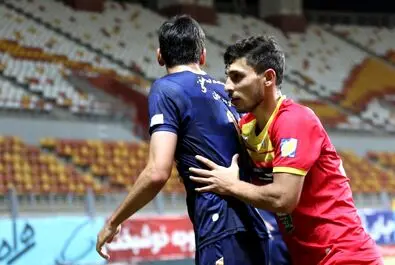 جنجال و دعوای بازیکنان فولاد و گل گهر