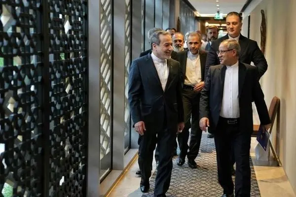 احوالپرسی دیپلماتیک عراقچی با ویتکاف و کوشنر تائید شد