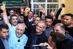 حضور شخصیت ها کشوری و لشکری و مردم در انتخابات(گزارش تکمیلی) 