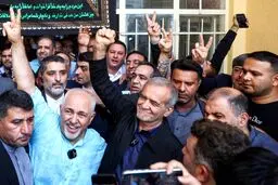 حضور شخصیت ها کشوری و لشکری و مردم در انتخابات(گزارش تکمیلی) 