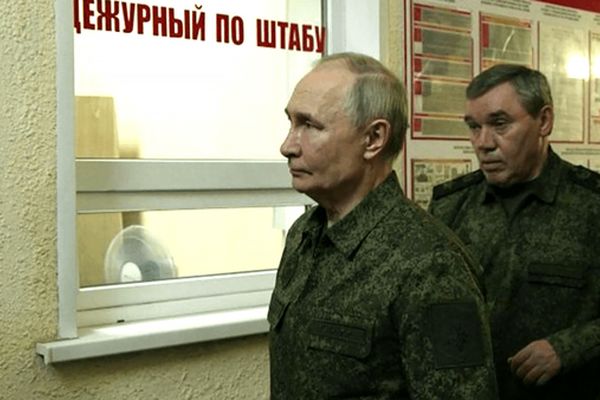 سلامتی پوتین زیر سوال رفت + عکس