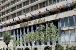 یک زن در وزارت نفت حکم سرپرستی گرفت 