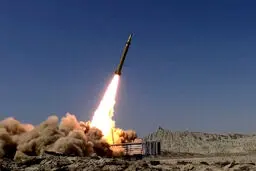  لحظه شلیک موشک‌های عملیات بشارت فتح
