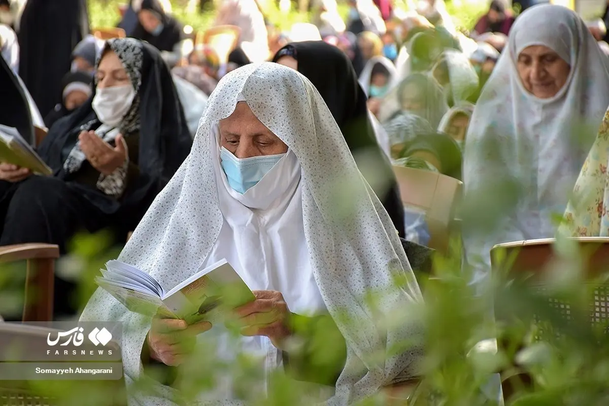 یک امام جمعه: چون مردم به مساجد نمی آیند، نماز جماعت را در پارک می‌خوانیم