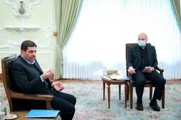 مخبر در جلسه سران قوا چه می‌کرد؟