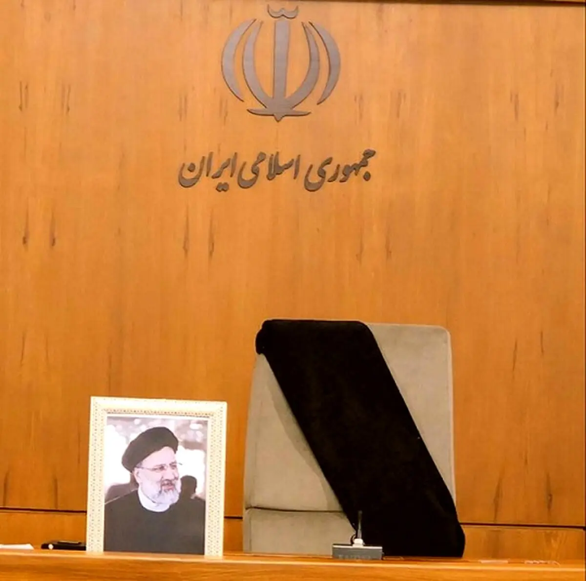 پیام وزیر اقتصاد در پی شهادت رئیس جمهور با یک عکس خاص
